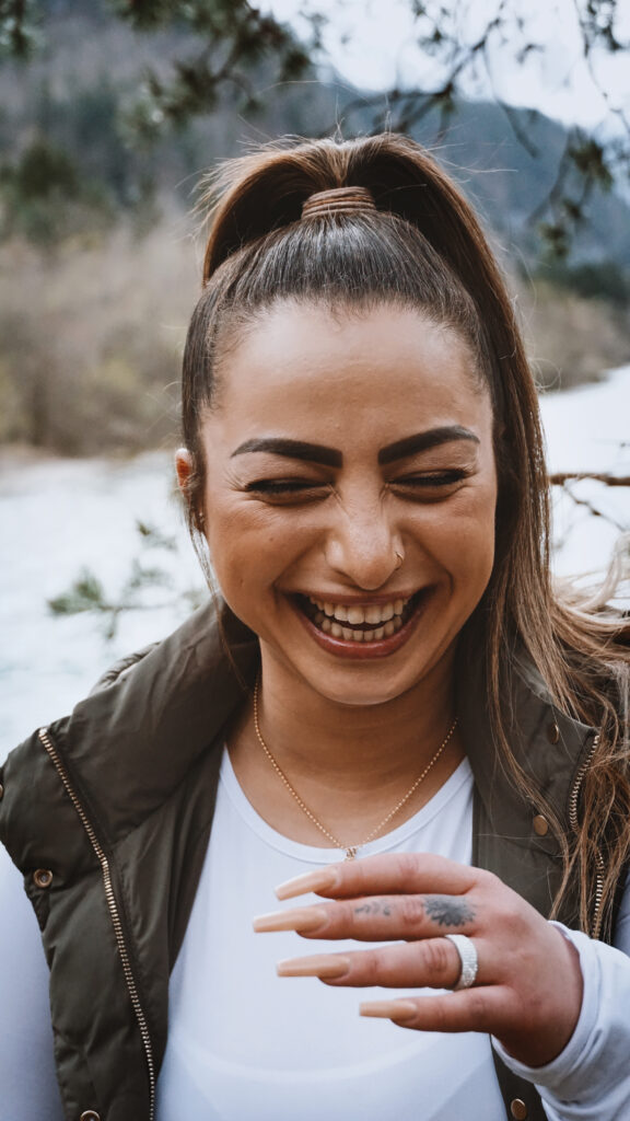 Authentisches Portrait einer Frau im Allgäu