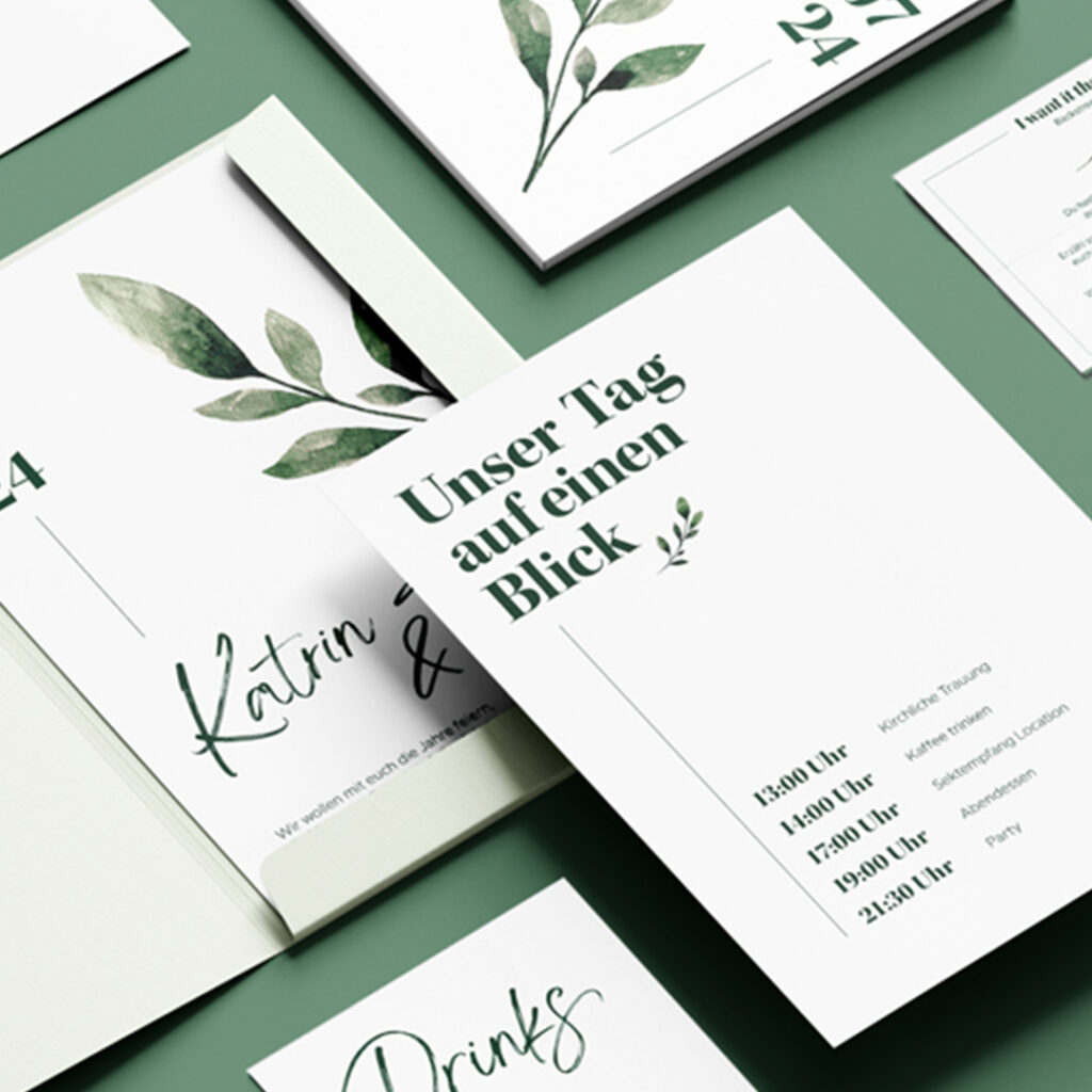 Individuelle Hochzeitseinladung mit floralem Design