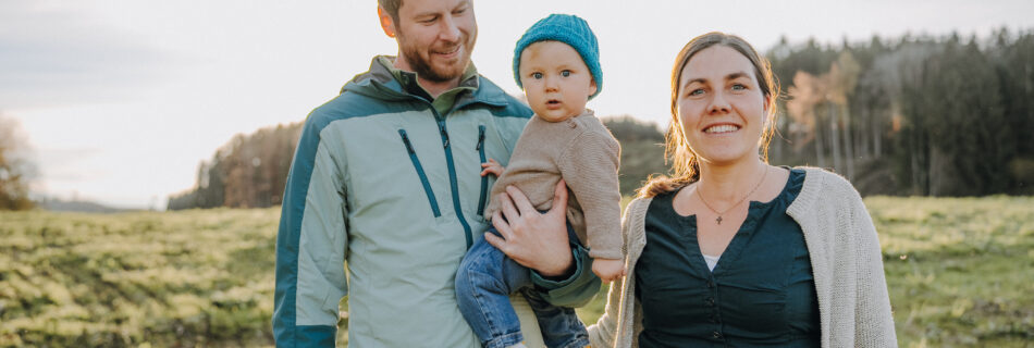 Familienshooting mit Gegenlicht im Allgäu