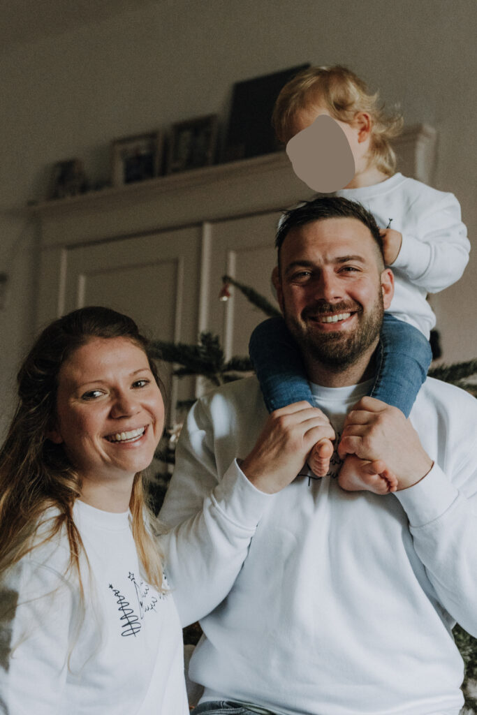 Familienshooting zu Hause – echte Momente zur Weihnachtszeit