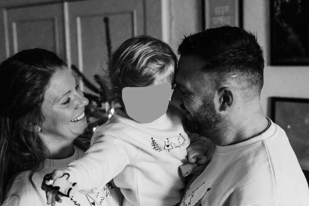 Familienshooting zu Hause – echte Momente zur Weihnachtszeit